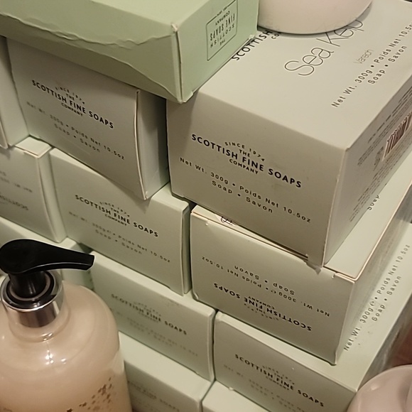 Scottish Fine Soaps Sea Kelp 5pc Bundle: BodyButter+HandWash+ BodyScrub+Pouf+Oil - Picture 10 of 13